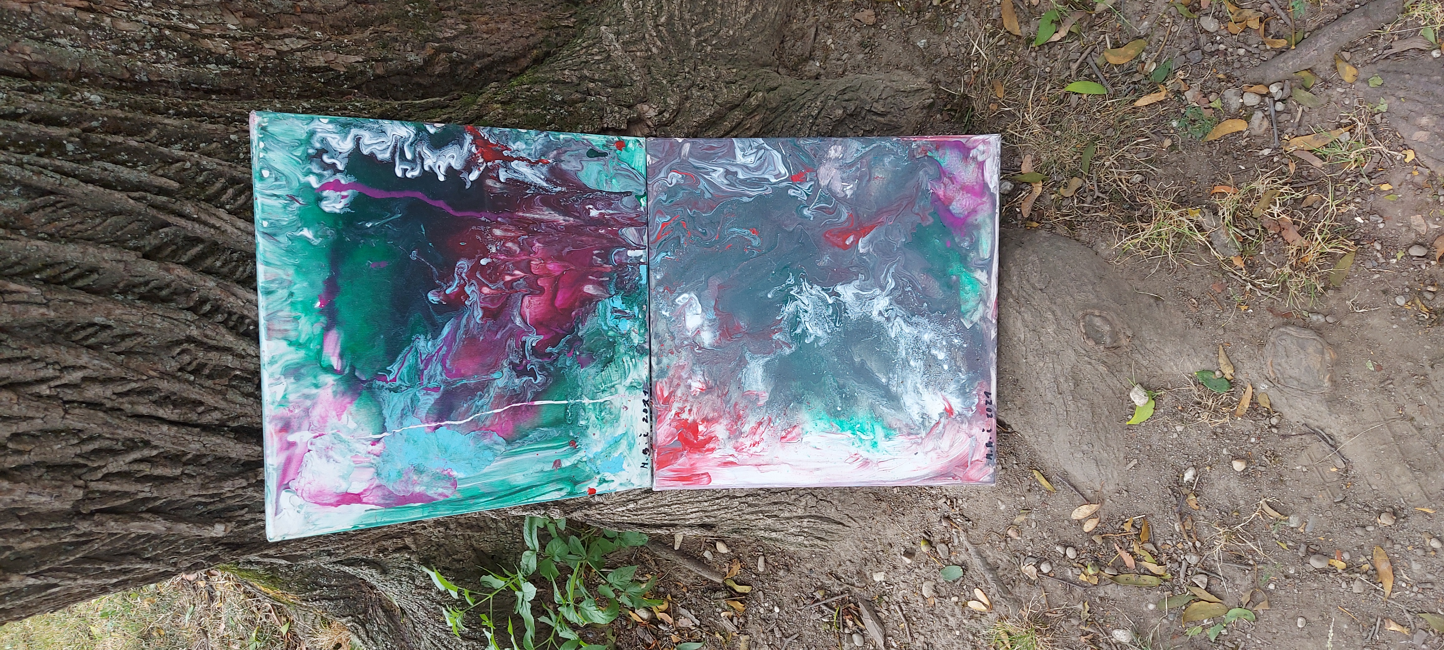 Prelivanje barv na platno pouring akril barvami.