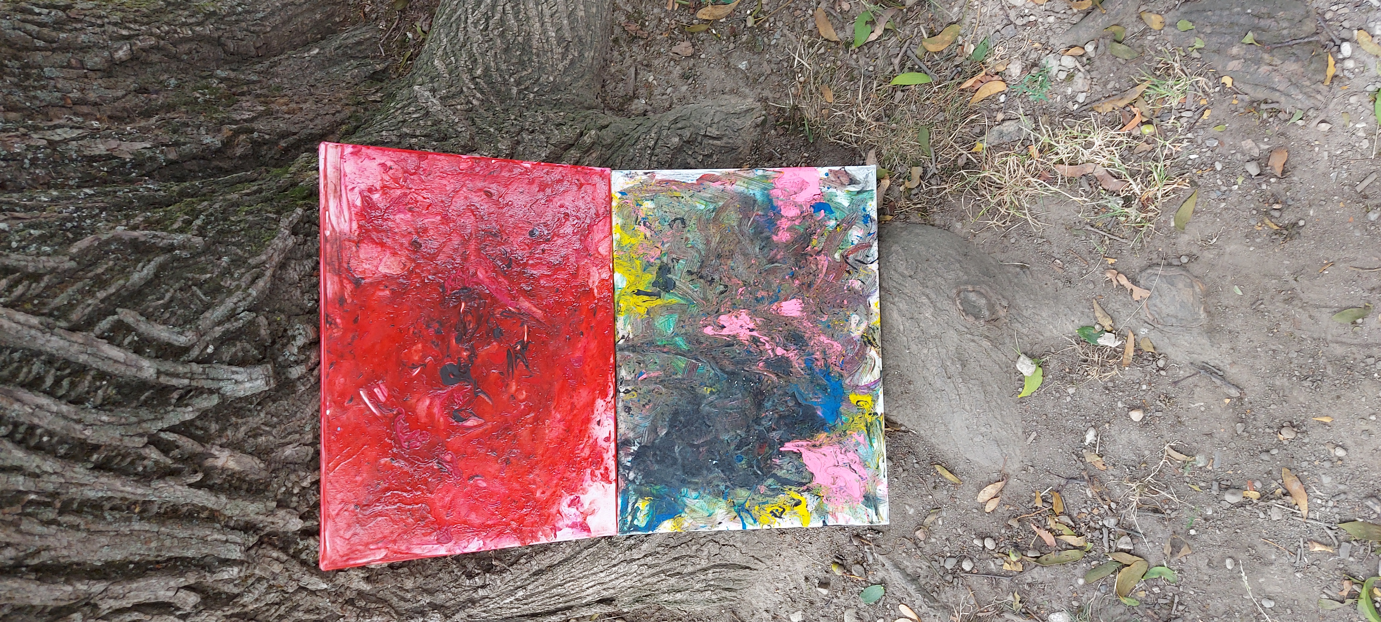 Prelivanje barv na platno pouring akril barvami.