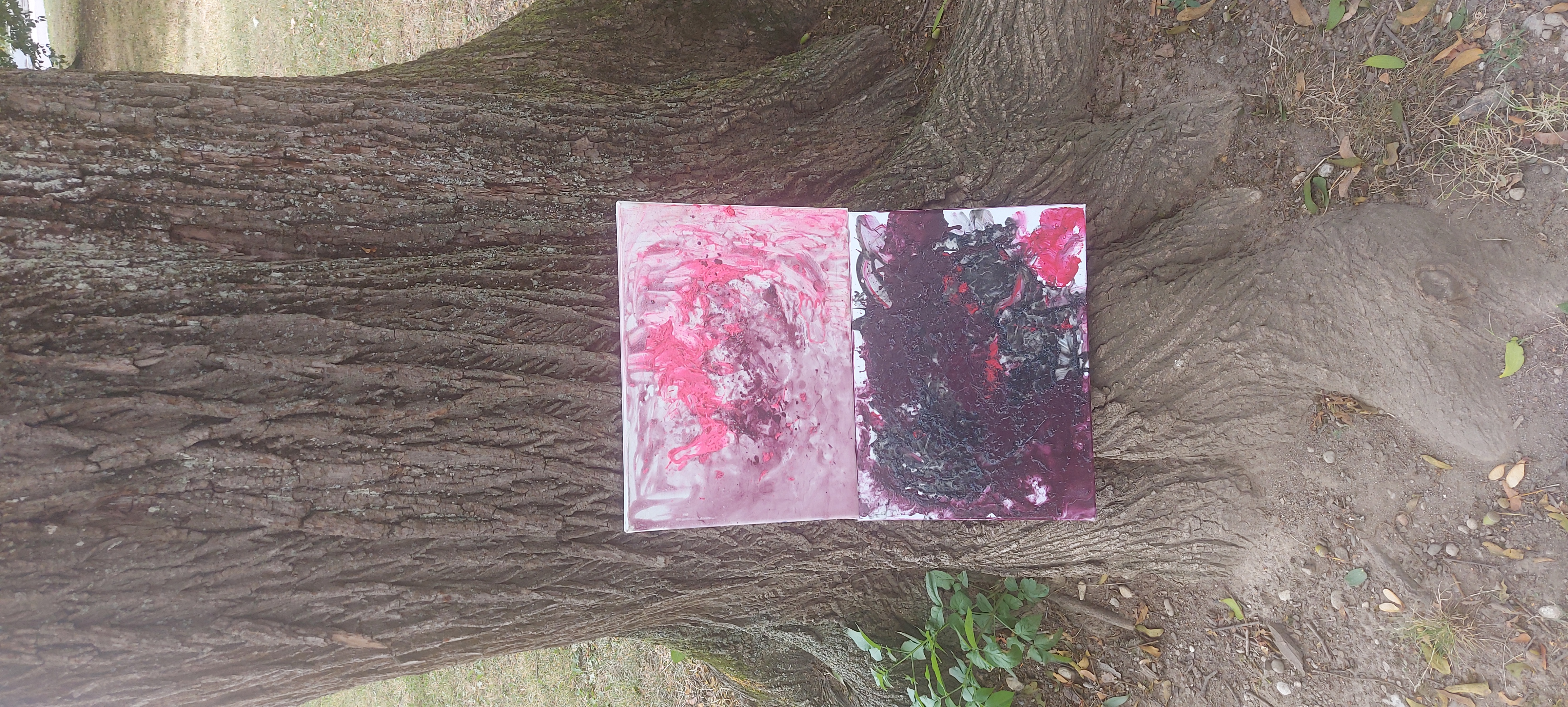 Prelivanje barv na platno pouring akril barvami.